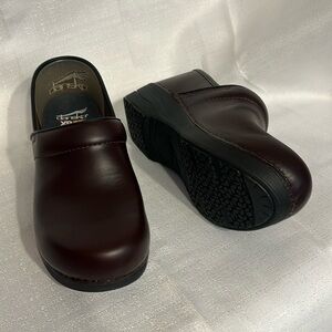 Dansko Xp 2.0 size 8.5 (39eur) brown nurses clogs, never worn
